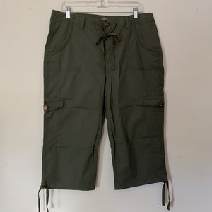 St John’s Bay Ladies Cargo Capri Green